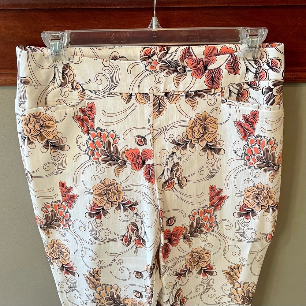Chico's Floral Petite Ankle Pants - Cream, Orange, Red

[90] - Picture 2 of 11